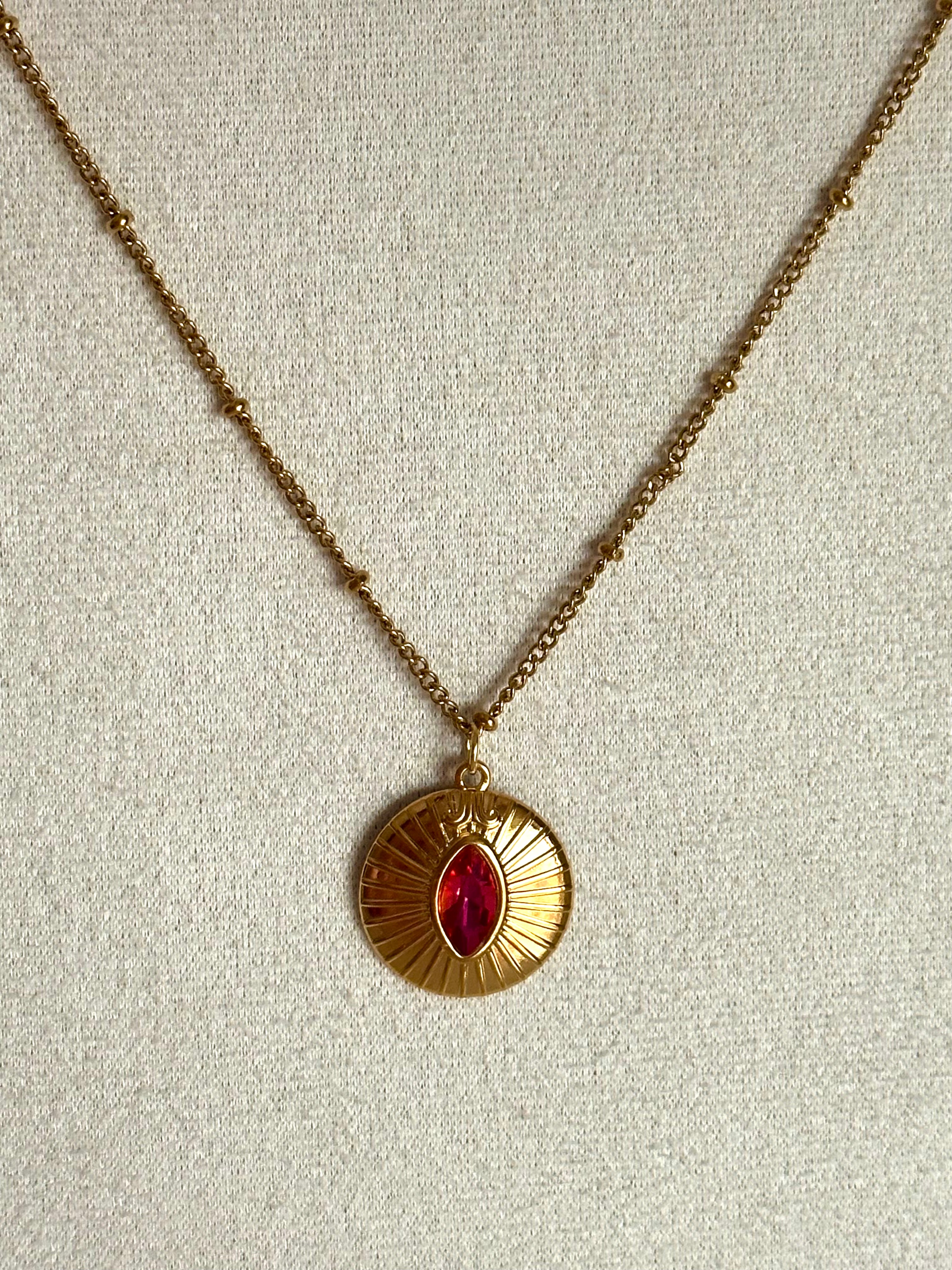 Fuchsia stone ketting
