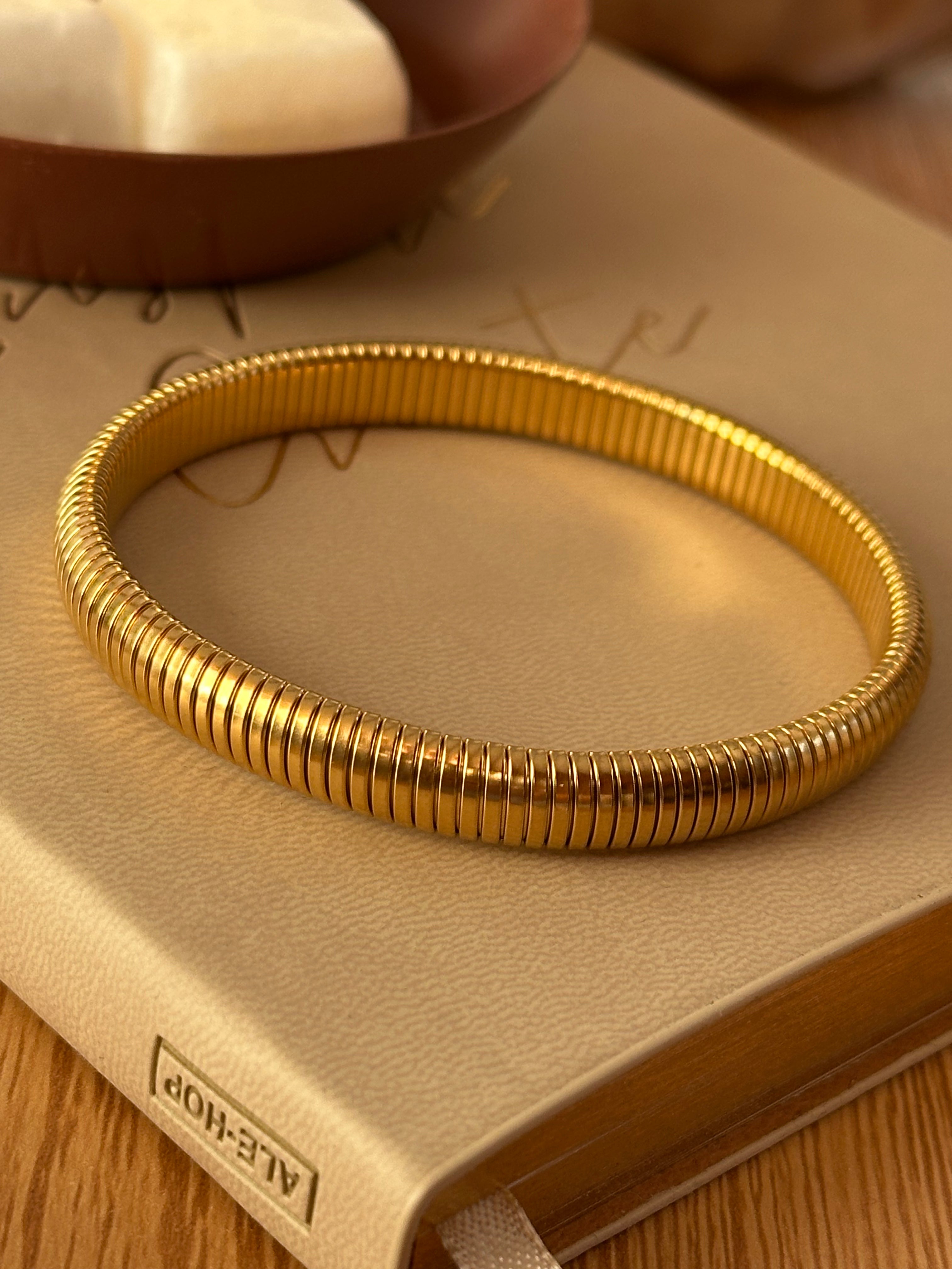 Bold bangle goud
