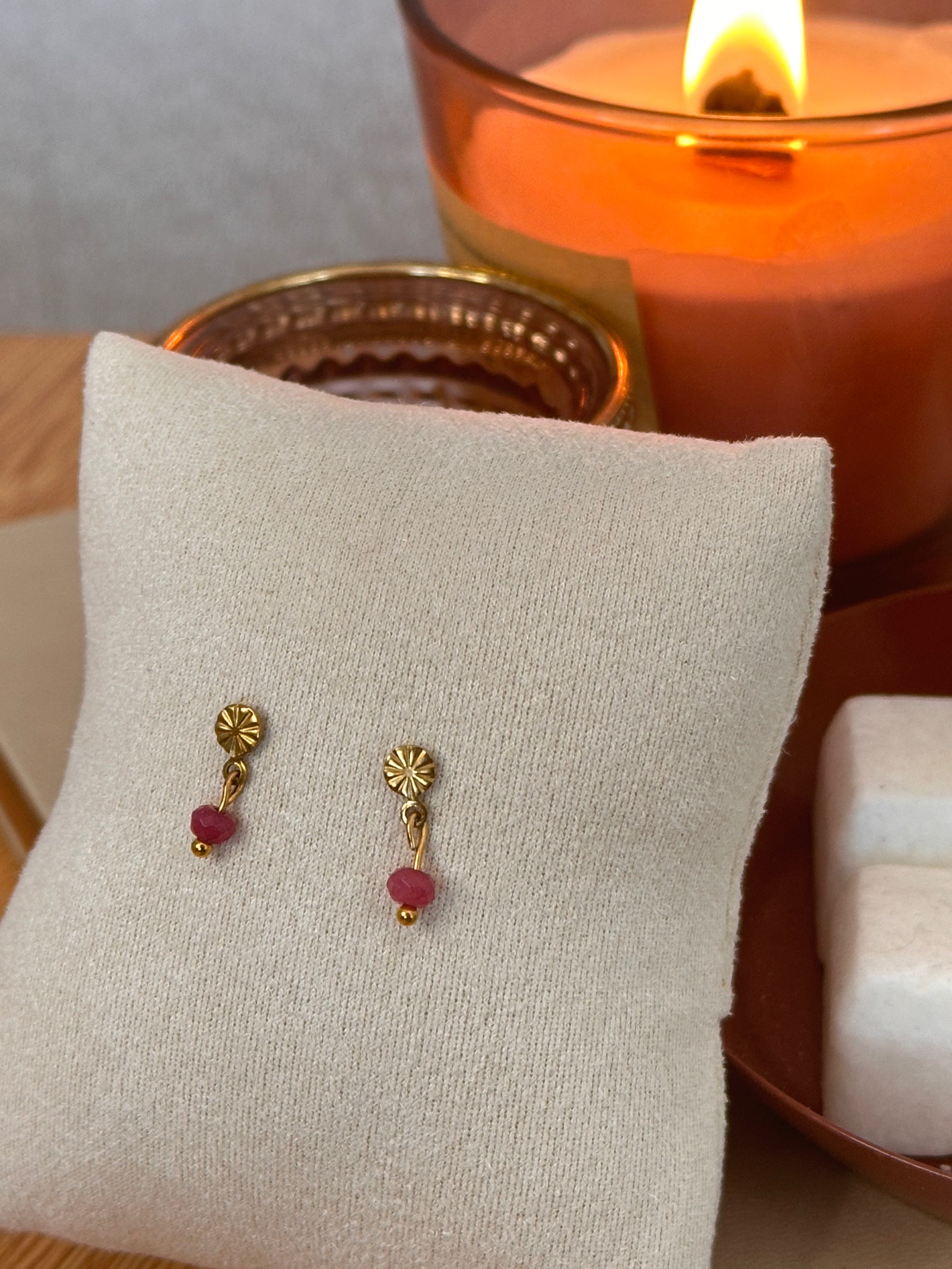 Fuchsia natuursteen studs